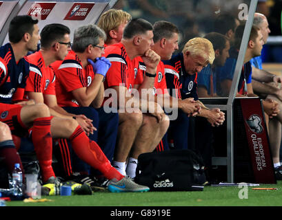 Il manager scozzese Gordon Strachan (a destra) in panchina durante la partita di qualificazione del Campionato europeo UEFA alla Boris Paichadze Dinamo Arena di Tbilisi. Data immagine: Venerdì 4 settembre 2015. Scopri la storia della Pennsylvania SOCCER Georgia. Il credito fotografico dovrebbe essere: Nick Potts/PA Wire. RESTRIZIONI: L'uso è soggetto a limitazioni. . Uso commerciale solo previo consenso scritto della fa scozzese. Per ulteriori informazioni, chiamare il numero +44 (0)1158 447447. Foto Stock