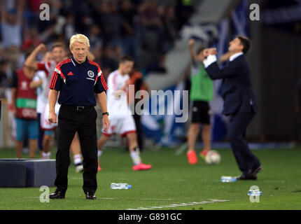 Il manager scozzese Gordon Strachan reagisce al fischio finale durante la partita di qualificazione del Campionato europeo UEFA alla Boris Paichadze Dinamo Arena di Tbilisi. Data immagine: Venerdì 4 settembre 2015. Scopri la storia della Pennsylvania SOCCER Georgia. Il credito fotografico dovrebbe essere: Nick Potts/PA Wire. RESTRIZIONI: L'uso è soggetto a limitazioni. . Uso commerciale solo previo consenso scritto della fa scozzese. Per ulteriori informazioni, chiamare il numero +44 (0)1158 447447. Foto Stock