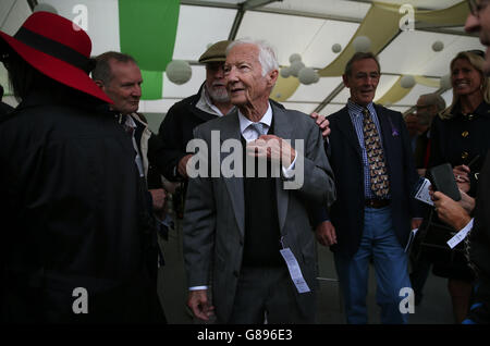 Leggendario fantino Lester Piggot prima della prima gara durante il giorno uno del Longines Irish Champions Weekend a Leopardstown, Dublino, Irlanda. Foto Stock