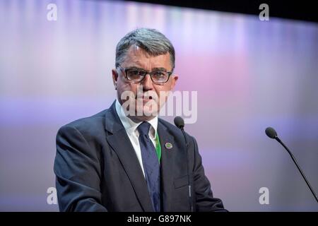 Il Segretario Generale della RMT Mick Cash parla al Congresso della TUC presso il Centro di Brighton. Foto Stock