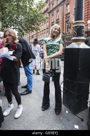 Ex made in Chelsea star Phoebe Lettice al di fuori del Brewer Street Car Park luogo durante la primavera / estate 2016 London Fashion Week a Londra. Foto Stock