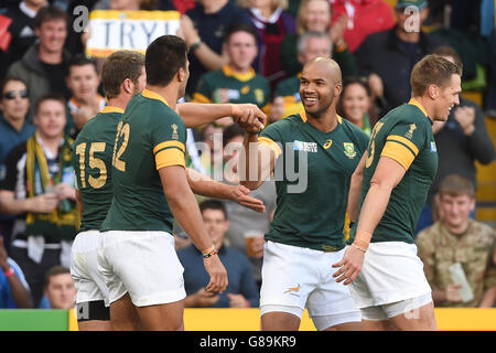 Il JP Pietersen (seconda a destra) del Sud Africa celebra la sua prova durante la partita di Rugby World Cup a Villa Park, Birmingham. Foto Stock
