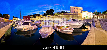 Zadar le mura della città e del porto di Fosa serata panorama, Dalmazia, Croazia Foto Stock