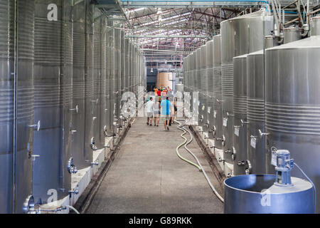 Cantina In acciaio inox serbatoi fermenation Foto Stock