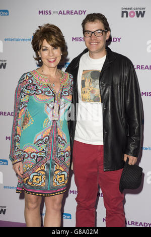 Kathy lette alla prima di Miss You già, al cinema Vue di Leicester Square, Londra. Foto Stock