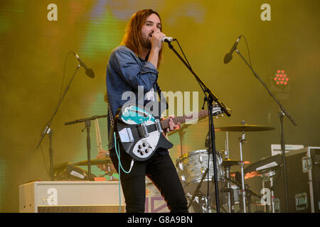 Tame Impala esegue al Glastonbury festival di musica Foto Stock