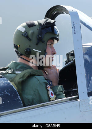 Il Duca di Cambridge nell'abitacolo di un aereo Chipmunk durante una visita a RAF Coningsby, Lincolnshire. Foto Stock