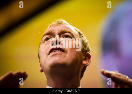 Il leader dei liberaldemocratici Tim Farron ha pronunciato il suo discorso di primo intervento alla conferenza annuale dei liberaldemocratici al Bournemouth International Centre. Foto Stock