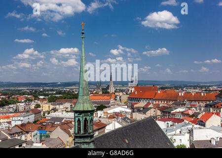 Il campanile della chiesa di San Moritz in background san Venceslao cattedrale, Olomouc, Sud Moravia Repubblica Ceca, Europa Foto Stock