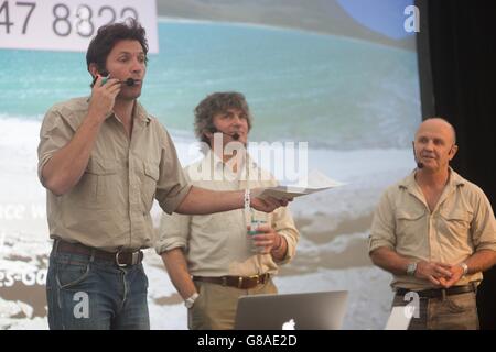 Steve Leonard, Martin Hughes-Games e Doug Allen che parlavano delle loro esperienze facendo documentari sulla fauna selvatica al radio Times Festival Foto Stock