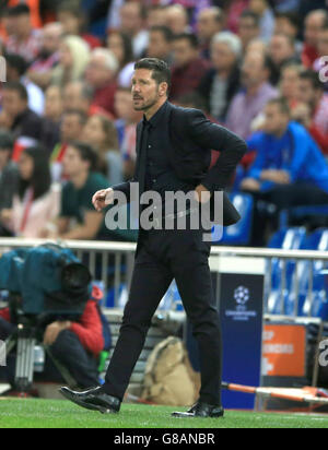 Calcio - UEFA Champions League - Gruppo C - Atletico Madrid v SL Benficaa's - Vicente Calderon. Direttore dell'Atletico Madrid Diego Simeone Foto Stock