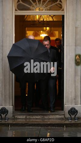 Il primo ministro danese Lars Lokke Rasmussen lascia 10 Downing Street, Londra, dopo aver visitato il primo ministro David Cameron. Foto Stock