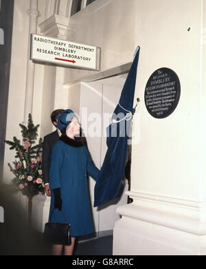 Royalty - La Regina visita San Tommaso' Hospital di Londra Foto Stock