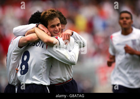 Calcio - International friendly - USA / Inghilterra - Soldier Field Stadium. L'inglese Kieran Richardson (no8) festeggia il secondo gol contro gli USA con Joe Cole. Foto Stock