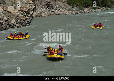 Rafting, Indus-Valley, vicino Uley, Ladakh, Jammu e Kaschmir, India Foto Stock