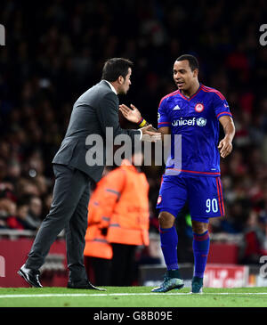 Soccer - UEFA Champions League - Gruppo F - Arsenal v Olympiacos - Emirates Stadium Foto Stock