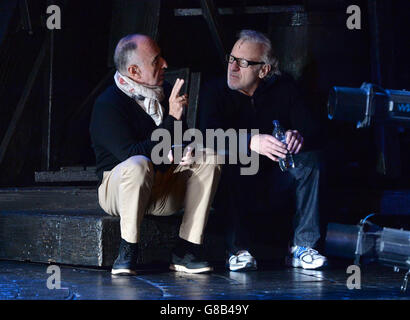 Il compositore Claude-Michel Schonberg durante le prove per la performance di gala del 30° anniversario di Les Miserables in aiuto di Save the Children che si tiene al Queen's Theatre di Londra Foto Stock