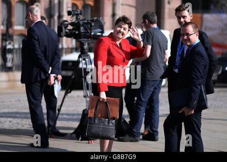 Ruth Davidson, leader dei conservatori scozzesi, arriva con la sua squadra alla conferenza annuale del Partito conservatore a Manchester. Foto Stock