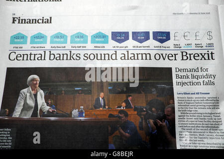 "Banche centrali di allarme sonoro su Brexit' articolo del Guardian di sezione finanziaria il 21 giugno 2016 LONDON REGNO UNITO Foto Stock