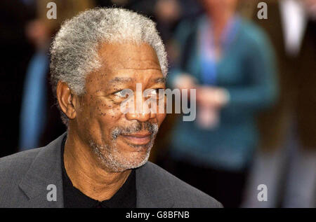 Batman inizia la prima europea - Odeon Leicester Square. Stella del film Morgan Freeman. Foto Stock