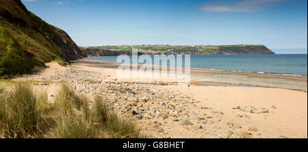 Regno Unito, Galles Ceredigion, Penbryn, spiaggia, vista sud verso Aberporth, panoramica Foto Stock