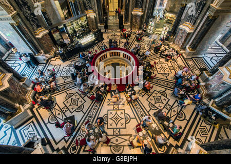 Cafe all'interno del Kunsthistorisches Museum o il Museo di Storia dell'arte, Vienna, Austria Foto Stock