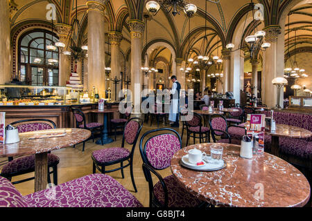 La storica Cafe Central, Vienna, Austria Foto Stock