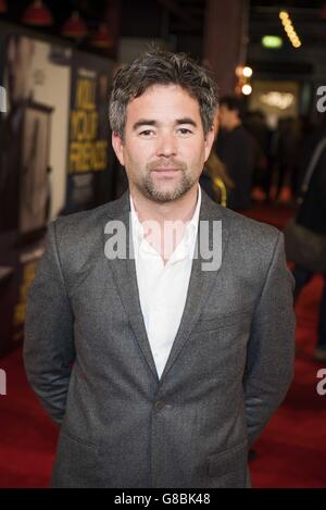 Il regista Owen Harris partecipa alla prima del film Kill Your Friends al Picturehouse Central di Londra. Foto Stock