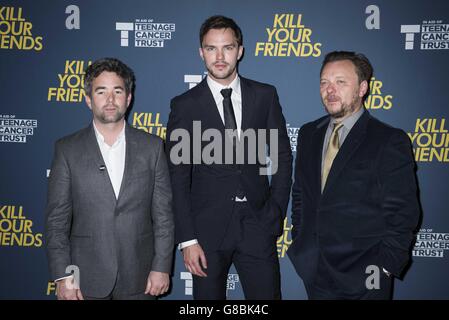 Da sinistra: Il regista Owen Harris, Nicholas Hoult e lo scrittore John Niven partecipano alla prima del film Kill Your Friends alla Picturehouse Central di Londra. Foto Stock