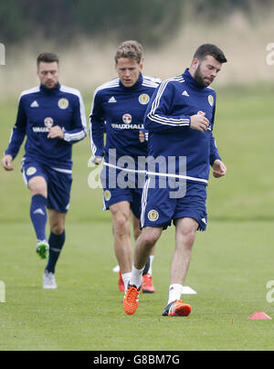 Grant Hanley (a destra), Christophe Berra (centro) e Russell Martin (a sinistra, sfondo) durante una sessione di formazione al Mar Hall Hotel, Glasgow. Foto Stock