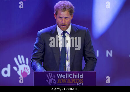 Il principe Harry ha tenuto un discorso mentre frequenta i WellChild Awards a Londra che riconosce il coraggio dei bambini gravemente malati, delle loro famiglie e degli assistenti. Foto Stock