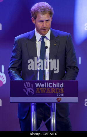 Il principe Harry ha tenuto un discorso mentre frequenta i WellChild Awards a Londra che riconosce il coraggio dei bambini gravemente malati, delle loro famiglie e degli assistenti. Foto Stock