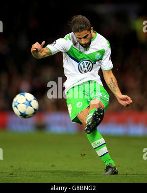 Calcio - UEFA Champions League - Gruppo B - Manchester United v VfL Wolfsburg - Old Trafford. Ricardo Rodriguez, VfL Wolfsburg Foto Stock