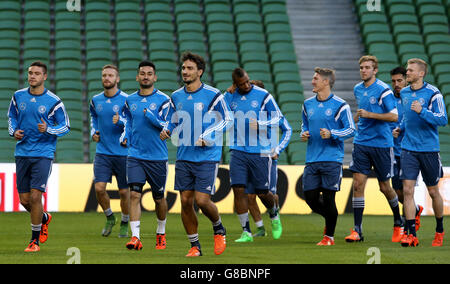 Giocatori tedeschi durante la sessione di allenamento allo stadio Aviva di Dublino. Foto Stock