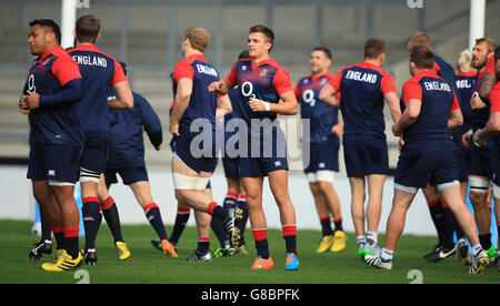 Rugby Union - Coppa del mondo 2015 - sessione di addestramento Inghilterra - Stadio AJ Bell. Henry Slade in Inghilterra durante la sessione di allenamento all'AJ Bell Stadium di Salford. Foto Stock