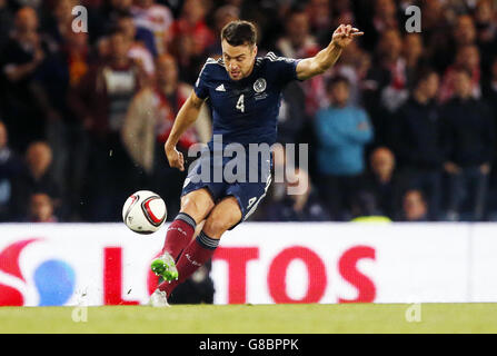 Calcio - UEFA Euro 2016 - Qualifiche - Gruppo D - Scozia / Polonia - Hampden Park. Russell Martin in Scozia durante la partita di qualificazione del Campionato europeo UEFA ad Hampden Park, Glasgow. Foto Stock