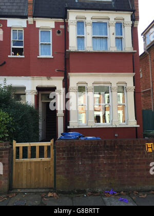La casa a Melrose Avenue, Cricklewood, a nord-ovest di Londra dove una donna è stata trovata morta nella casa che ha condiviso con il suo giovane figlio. Foto Stock