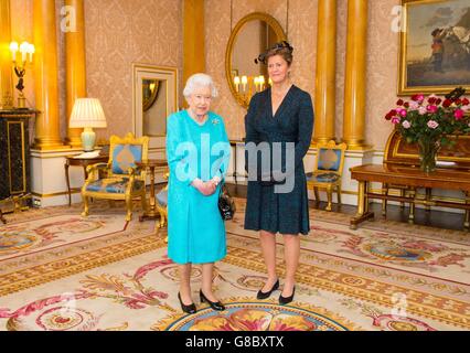 Le credenziali presentate a Palazzo di Buckingham Foto Stock