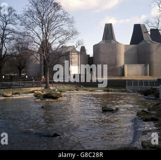 Vista generale di uno degli stagni dello Zoo di Londra, Regent's Park, Londra. Foto Stock