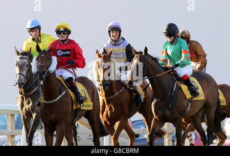 Corse ippiche - Ippodromo Beverley. Jockey Victoria Pendleton (seconda a sinistra) Foto Stock