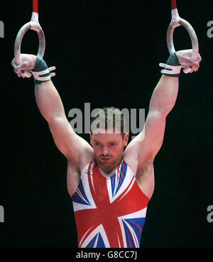 Daniel Purvis della Gran Bretagna compete sugli anelli still durante il terzo giorno dei Campionati Mondiali di ginnastica 2015 al SSE Hydro, Glasgow. Foto Stock