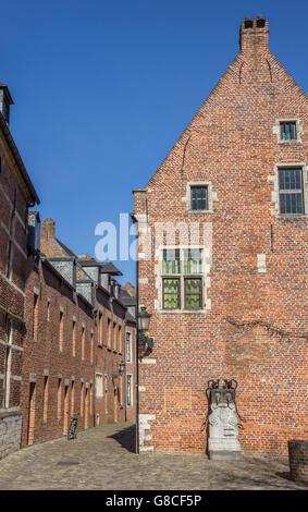 Street nel quartiere vecchio Begijnhof a Leuven, in Belgio Foto Stock