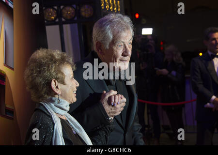 Sir Ian McKellen e Dena Hammerstein hanno partecipato ai premi del BFI London Film Festival alla Banqueting House di Londra. Foto Stock