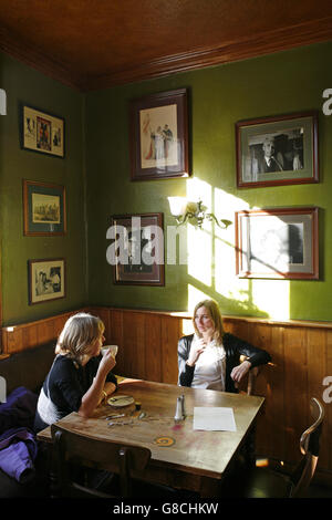 Il Kings Arms pub di Oxford è di proprietà di Wadham ha College, è stato costruito nel 1607 e chiamato sfter King James 1 Foto Stock