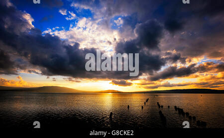 Tramonto a Holywood su Belfast Lough Irlanda del Nord Foto Stock