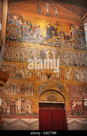 Cattedrale di Santa Maria Assunta, Torcello, Venezia, Italia: il grande mosaico del Giudizio Universale sulla parte interna della parete ovest Foto Stock