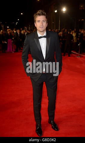 Greg James ha partecipato alla prima mondiale di Spectre, tenutasi presso la Royal Albert Hall di Londra. PREMERE ASSOCIAZIONE foto. Data foto: Lunedì 26 ottobre 2015. Vedi PA Story: SHOWBIZ Bond. Il credito fotografico dovrebbe leggere: Anthony Devlin/PA Wire Foto Stock