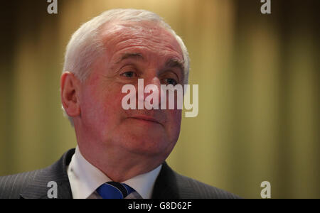 L’ex Taoiseach Bertie Ahern, che ha parlato durante il Newry Mourne e il Down District Council, ha ospitato Brexit – il grande dibattito sulle implicazioni di un’uscita del Regno Unito dall’UE presso il Canal Court Hotel di Newry, Irlanda del Nord. Foto Stock