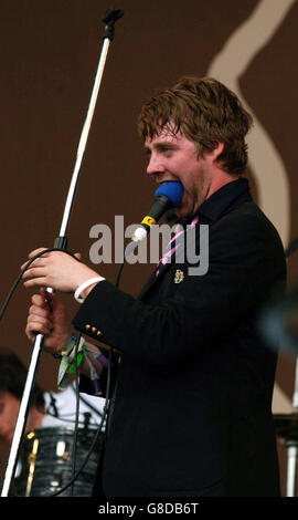 Glastonbury 2005 - Worthy Farm. I capi Kaiser si esibiscono sul palcoscenico della Piramide. Foto Stock