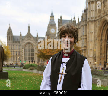 Primo vescovo di sesso femminile di sedersi in House of Lords Foto Stock